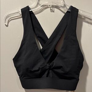 Fabletics Oasis Twist Medium Impact Sports Bra